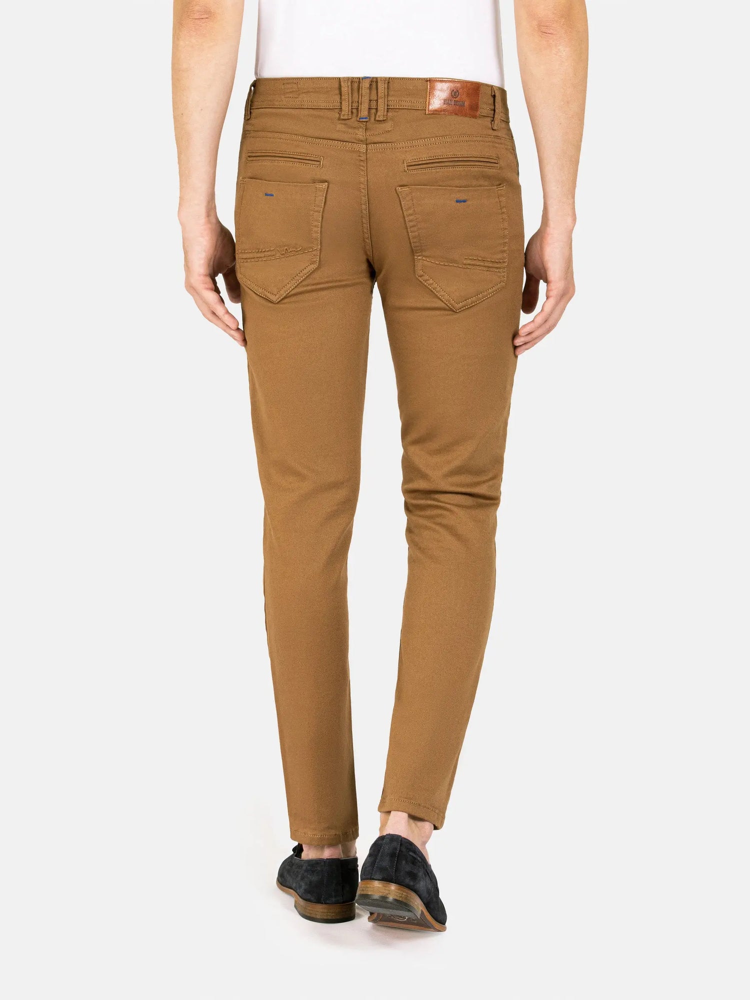 Back view of slim-fit camel brown jeans with stitched pockets and leather label – Wam Denim.