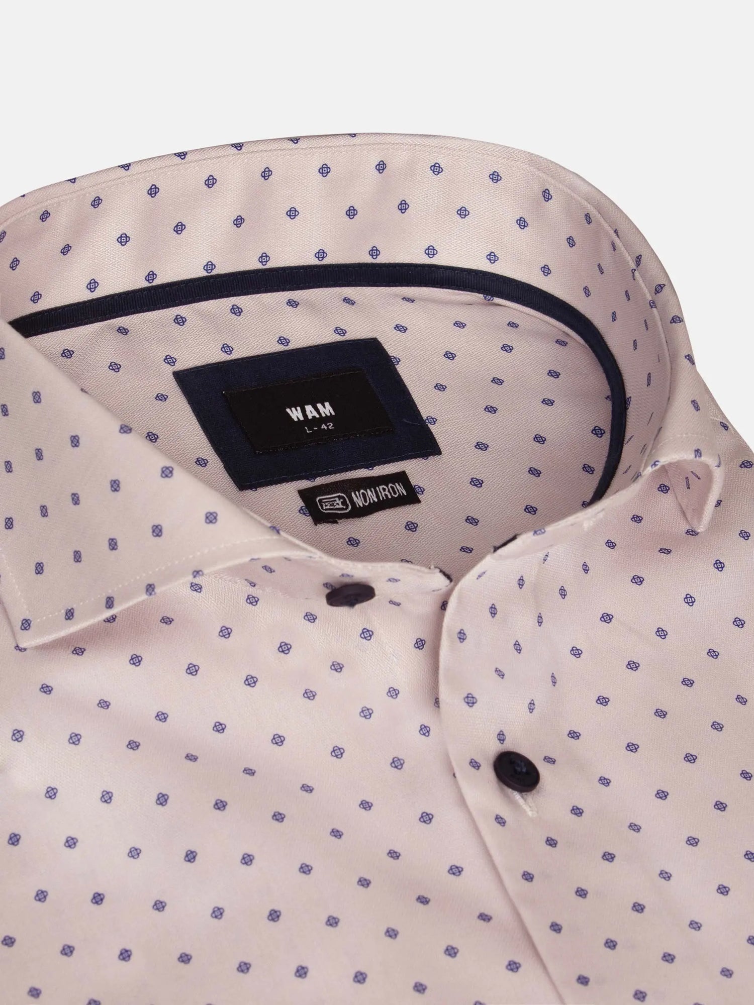 Close-up of beige shirt collar with purple pattern, non-iron. – Wam Denim.