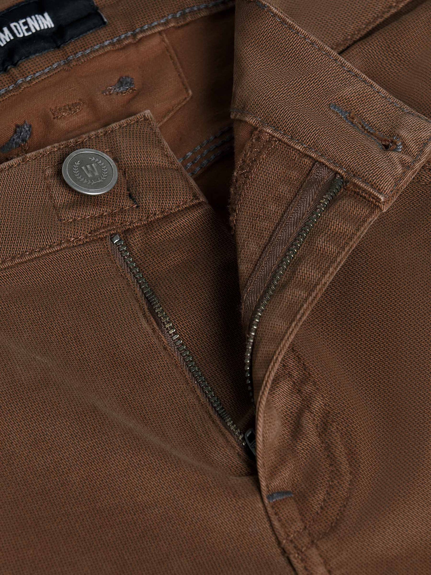 Close-up of brown jeans pocket with detailed stitching. – Wam Denim.