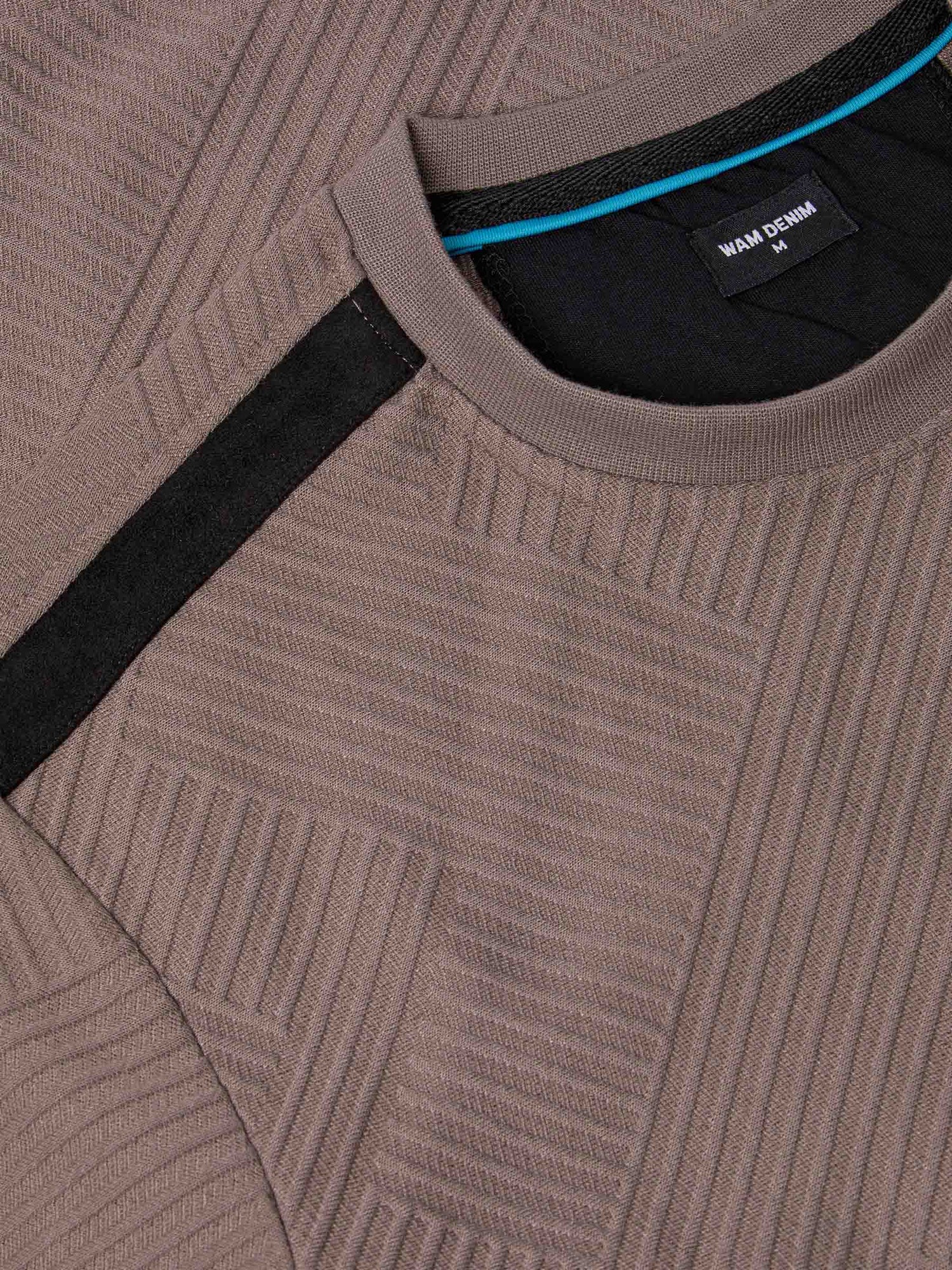 Close-up of the black accent stripe on the crew neck sweater – Wam Denim.