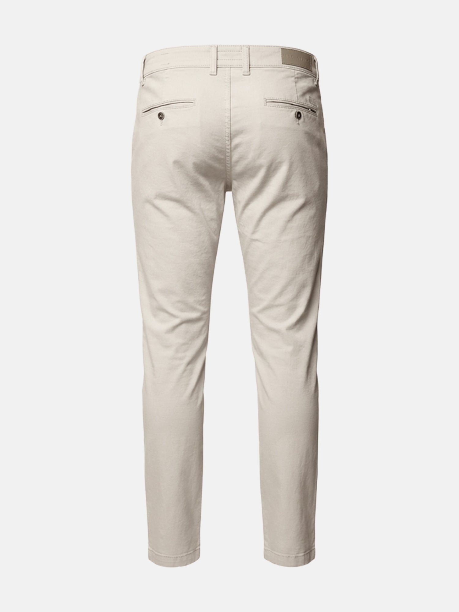 Back view of light beige men’s chino pants with slim fit and rear pockets.