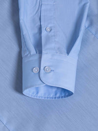 Close-up of light blue dress shirt cuff with double buttons and fine stitching – Wam Denim.