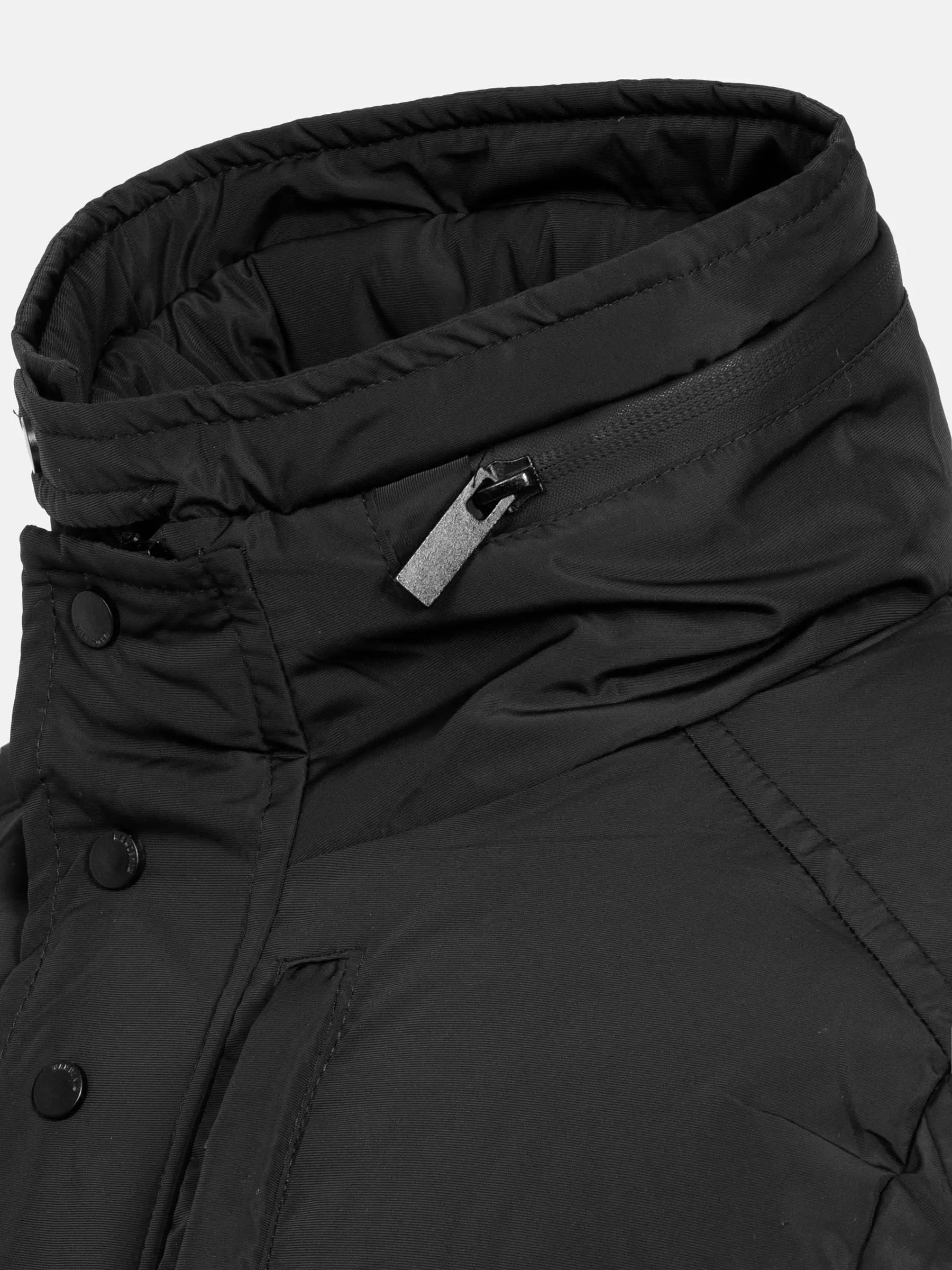Close-up of the zipper and collar detail on a black puffer jacket – Wam Denim.
