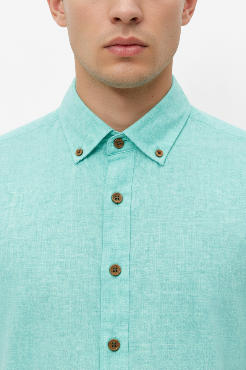 Wam Denim Quarn Turquoise Shirt – button-down collar and brown button close-up