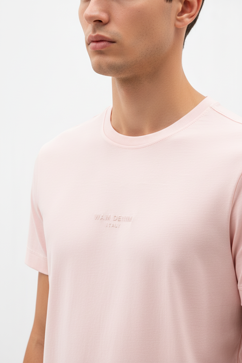 Wam Denim Cromer Light Pink T-shirt – crew neck and tonal chest logo close-up