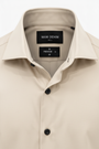 Wam Denim Brylor Beige Shirt – spread collar and dark brown button close-up