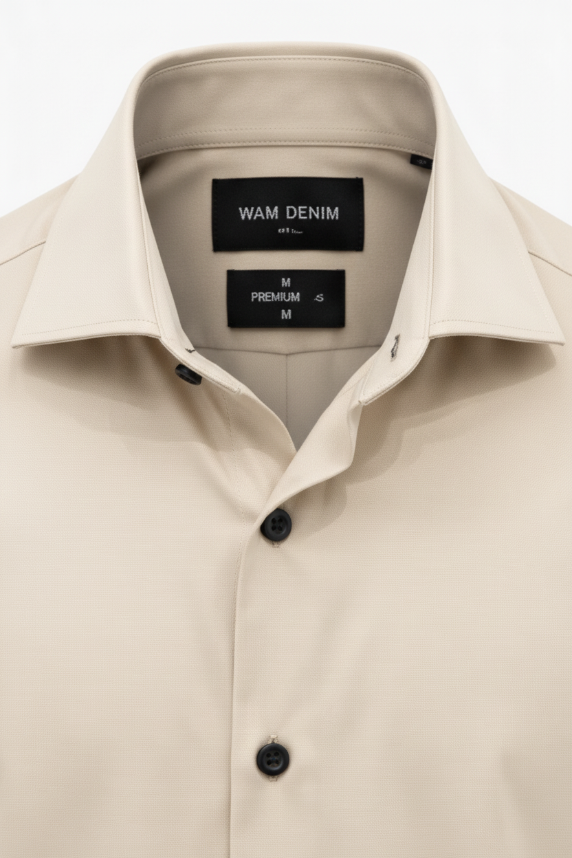 Wam Denim Brylor Beige Shirt – spread collar and dark brown button close-up